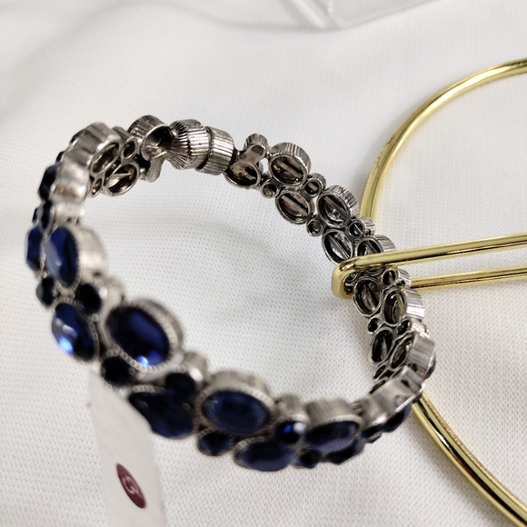 Dressbarn Silver Tone Metal Blue Crystal Magnetic Closure Bracelet - Picture 5 of 5